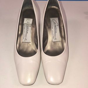 Crosstown collection pumps in white